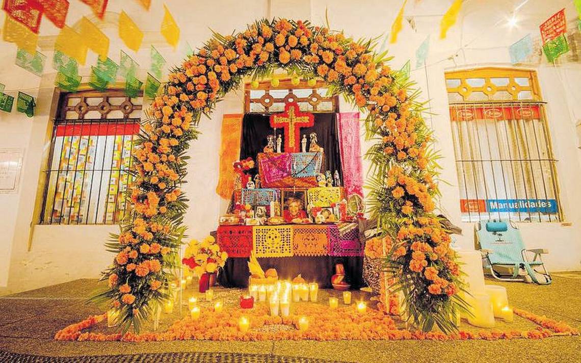 Ofrenda típica mexicana del Día de Muertos El Sol de San